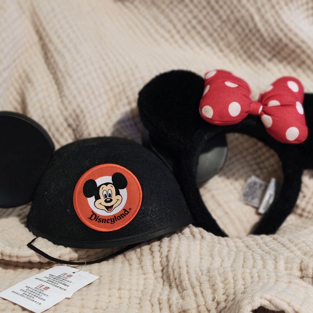 Disney Black and Red Minnie Mouse Ears with Bow + FREE GIFT